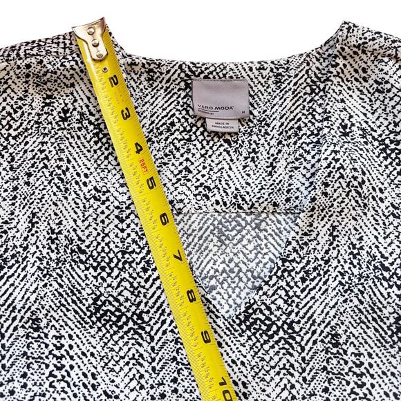 Vero Moda Sz M Black and White V-Neck Shift Dress Roll Tab Sleeves Mini Dress - Picture 9 of 12